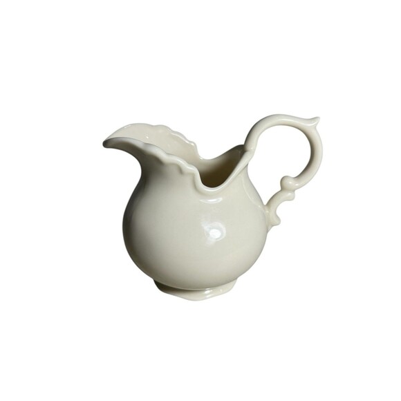 VTG Creamer Pitcher Classic Curved Body Flared Spout Elegant Handle 4.5” Tall - Picture 11 of 11